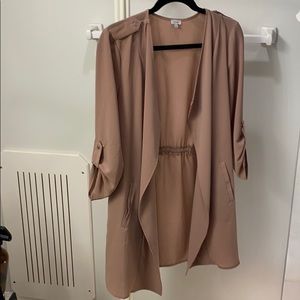 Dusty mauve/rosè duster.